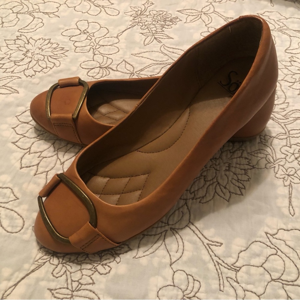 Stylish Tan Flats Women Shoes - Picture 1 of 7